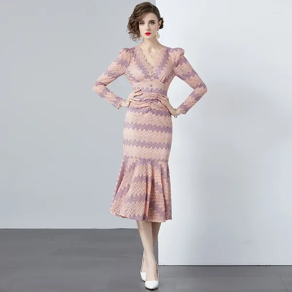 Abiti casual 2024 Abito in pizzo di alta qualità di lusso Donna Elegante manica lunga con scollo a V Stretto sirena Abiti da ballo con strisce a onde rosa