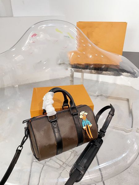 24ss kadın lüks tasarımcı moda yastık çantası kadın tote çanta omuz çantası çapraz kanatlı çanta makyaj çantası çantası klasik ve sokak stili 20 cm mükemmel çarpışması