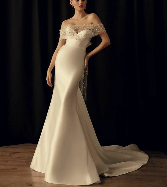 Elegante lange Satingarten Brautkleider mit Perlen Meerjungfrau Elfenbein V-Ausschnitt Schnürung Rücken-Sweep-Zug-Brautkleider für Frauen