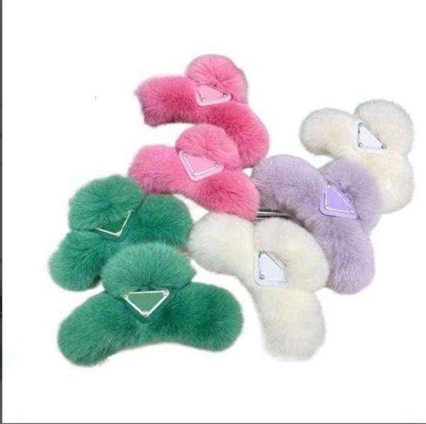 Grampos de cabelo Barrettes Designer Fluffy Designer Mulheres Luxurys Hairp Fuzzy Letras Garra Clip Furry Inverno Quente Pin Designers Meninas Hairclips Jóias 9H3Z