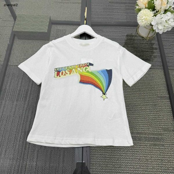 Luxus-Baby-T-Shirt Regenbogen-Buchstabenmusterdruck Kinder-T-Shirt Größe 100-150 cm Kinder-Designerkleidung Mädchen Jungen Kurzarm-T-Shirts 24. März