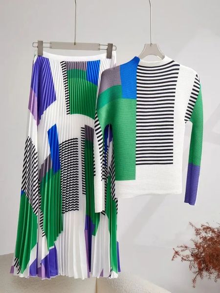 Kontrastfarbenes Jacquard-gestreiftes Plissee-2-teiliges Set für Damen mit langen Ärmeln, Stretch-T-Shirt, Oberteil, elastischer Taille, Miyake-Rock, Anzug 240312
