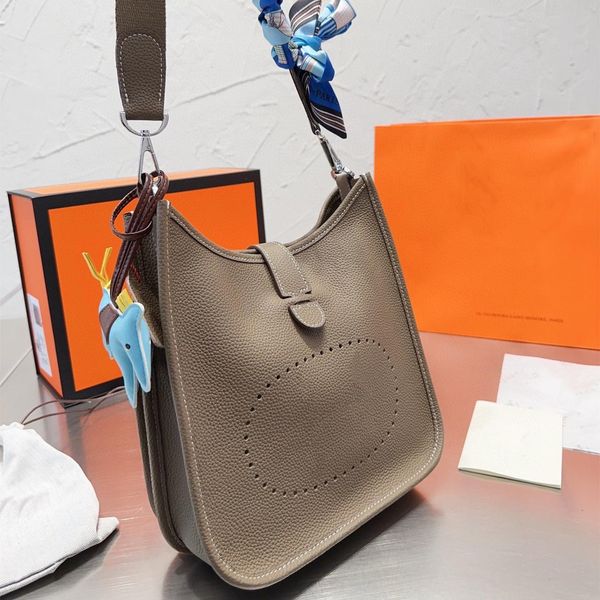 Bolsas de ombro de couro genuíno Mulheres Designer Fashion Bag MICHAEL KADAR Chocolat Taurillon Clemence Tote Bags Cross Body Hollow Out Armazenamento Bolsa Cachecol