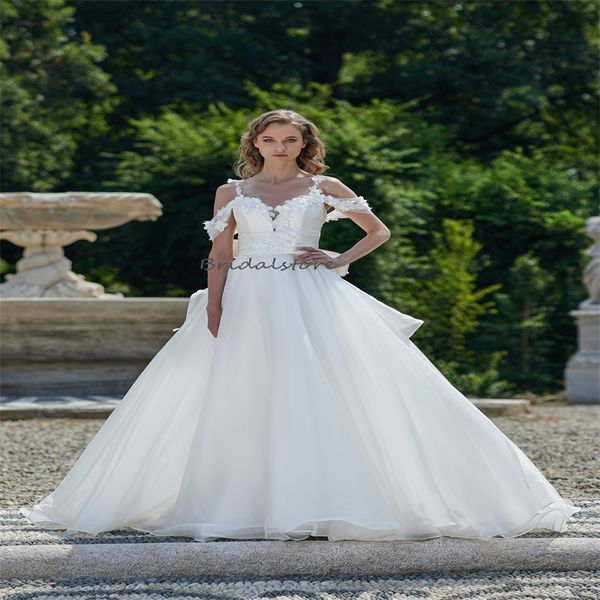 Abiti da sposa di campagna greca di lusso 2024 Sexy senza spalline Fiori 3D Pizzo Estate Spiaggia Abiti da sposa Increspature Backless Stravagante Sposa abiti da sposa