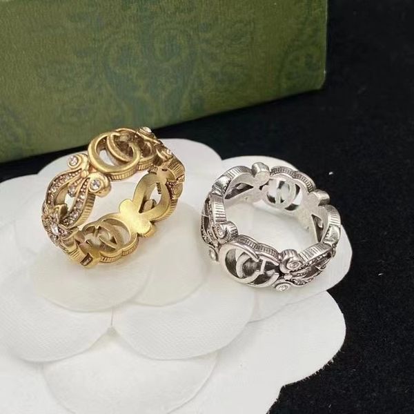 Neue Bandringe Vintage Designer Frauen Mode Kristallbrief Gold Sier plattierte Liebe Hochzeit Schmucklieferungen Ring Fine Carving Finger