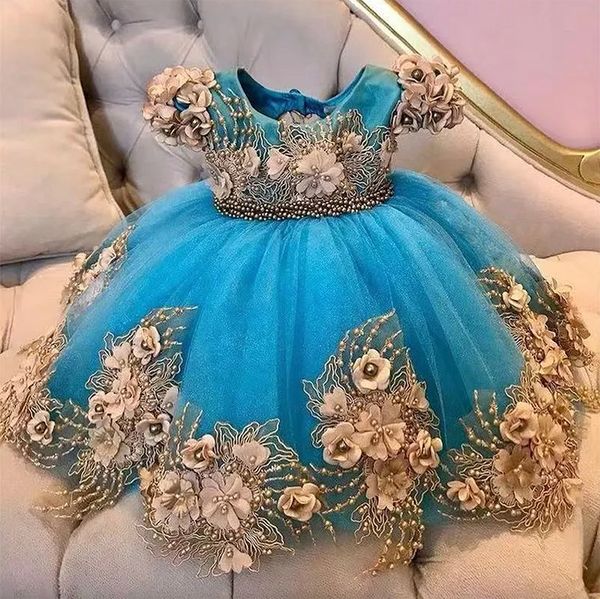 3D Floral Apliques Azul Little Flower Girls Vestidos Para Festa de Casamento Pérolas de Manga Curta Frisada Crianças Primeira Comunhão Vestidos Na Altura Do Joelho Vestido de Batizado de Criança