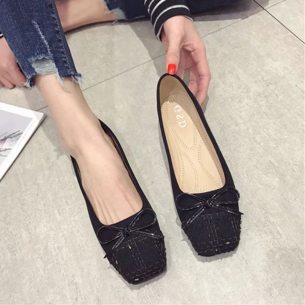 Scarpe pianeggianti per donne Spring Autunno Nuova versione coreana Teli piatti quadrati piatti neri comodi sola morbida di grandi dimensioni 44 45 46