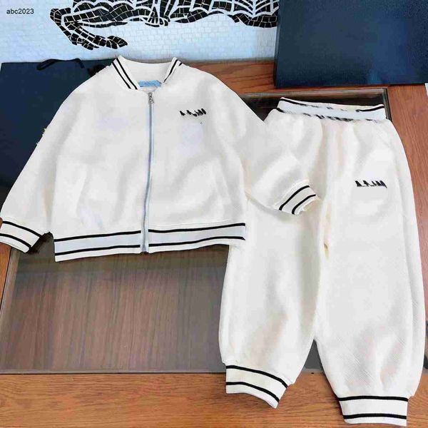Klasik çocuklar ceket set erkek eşofmanları boyut 110-160 cm logo jacquard tam baskı iki parçalı set bebek fermuarlı ceket ve pantolon 24Mar