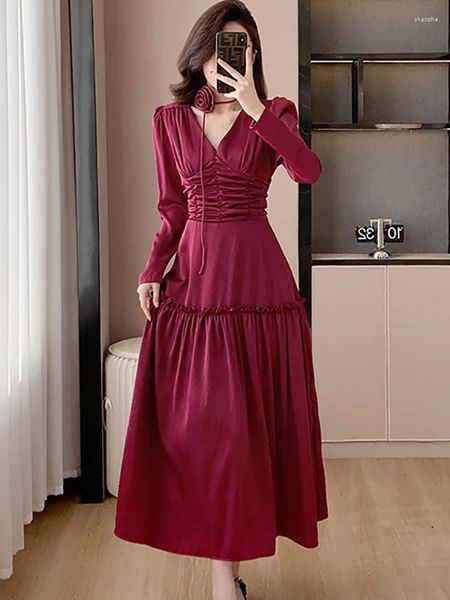 Abiti casual Donna Rosso pieghettato aderente con scollo a V Abito lungo sexy Primavera Autunno Elegante e carino 2024 Moda coreana Sera del partito