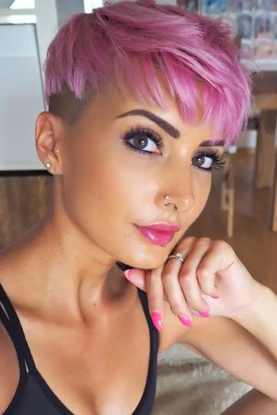 Perücken BeiSDWig Synthetische schwarze und rosa 2-Töne-Haarperücke Kurzhaarperücken mit rosa Pony Natürliche kurze Pixie-Schnitt-Frisuren für Frauen