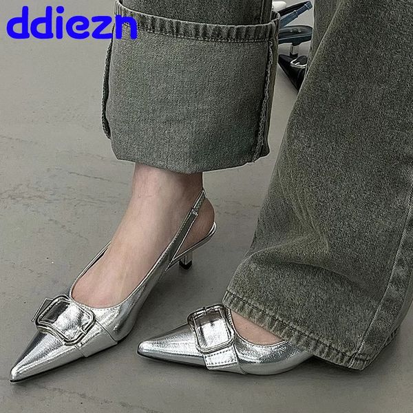 Moda metal prata mulheres em sapatos com salto baixo slides apontou toe senhoras saltos fivela feminino estilingues sandálias 240320