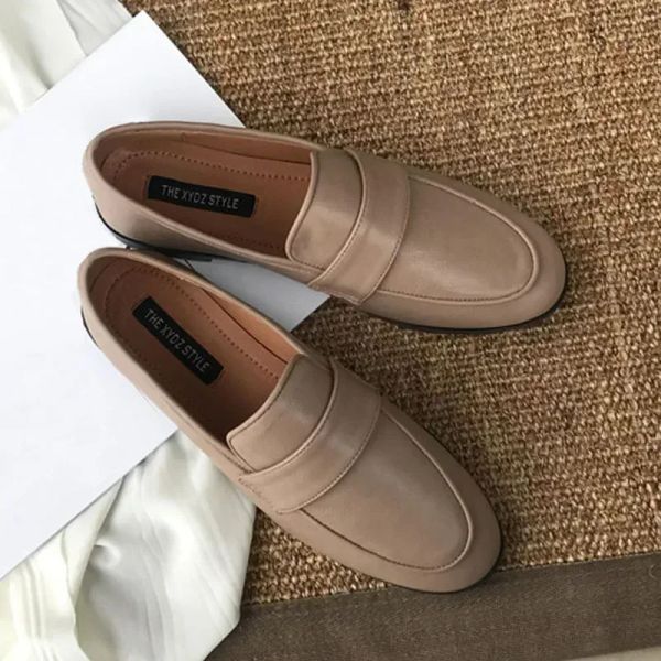 Slipper 2023 Frühling neuer Slipon kleine Lederschuhe für Frauen Britisch -Preppy -Stil passen alle passen fu Gu lofu flache Single -Schuhe