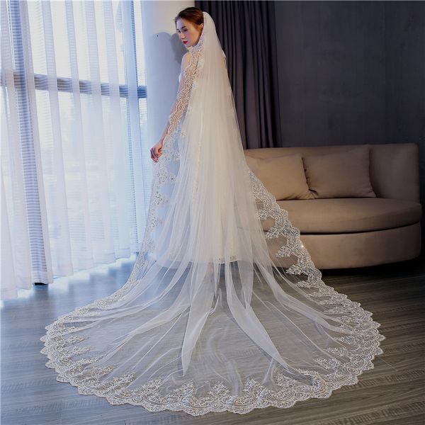 Elegante neue Hochzeit Schleier Weiß Elfenbein Champagner 3 4 5 Meter lang Kathedrale Länge Voile Mariage Applikationen Spitze Maßgeschneiderte Brautaccessoires