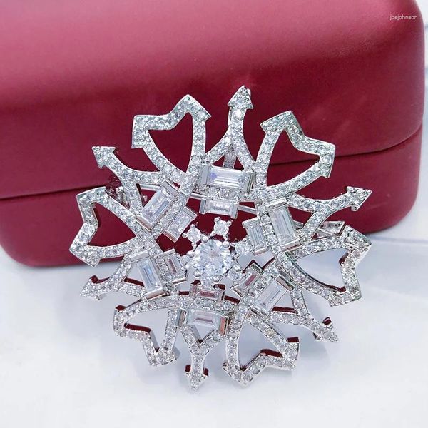 Broşlar içi boş desen broches gömlek yaka broş pim diamante mücevher hediye bronz pim rozeti simüle edilmiş inci moda