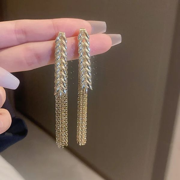 Orecchini pendenti con frange di grano color oro con ago in argento Orecchini lunghi in metallo Orecchini con perno Gioielli di moda per donne Accessori per ragazze 240314