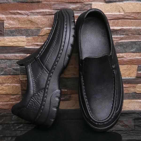Botlar Erkek Ayakkabı Yeni Slip Chef Ayakkabı Hafif Loafers Su Geçirmez ve Leke Dayanıklı Spor Ayakkabıları Erkekler İş Ayakkabıları