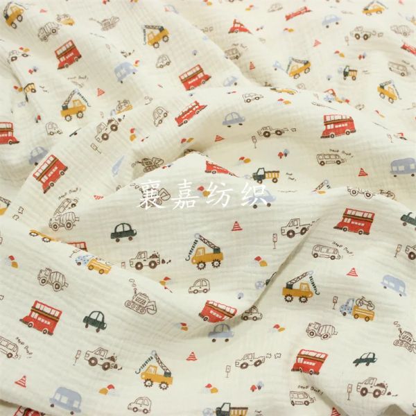 Stoff 135 x 100 cm Doppelschicht Crepe Baby Stoff Weiche Weiche Cartoon Engineering Fahrzeug Druck DIY Handtuch Kleidung Kinderpyjama