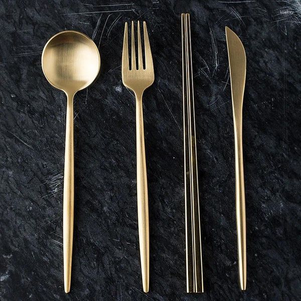 Conjuntos de louça 304 aço inoxidável faca portuguesa e garfo doméstico restaurante titânio-banhado bife dourado