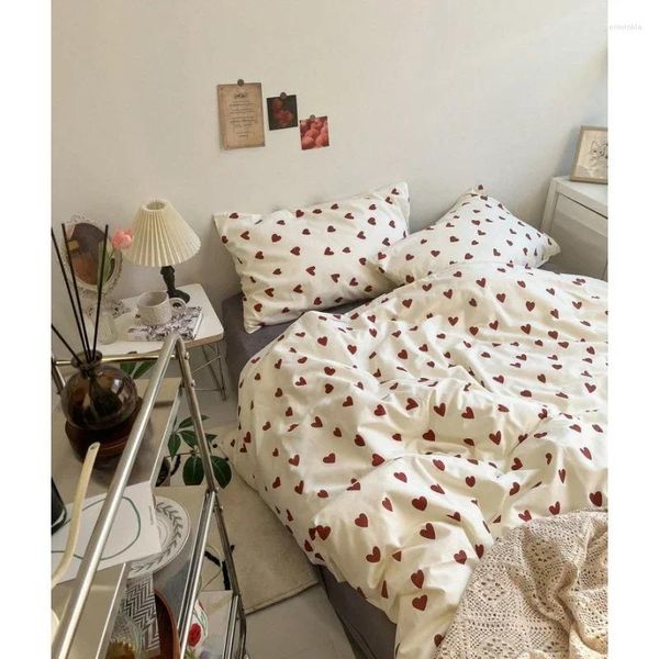 Bettwäsche-Sets 2024 Red Love Patter Baumwolle Mädchen Heimtextil Bettbezug und Bettlaken Quilt Weiches Luxus-Set Ins Mode