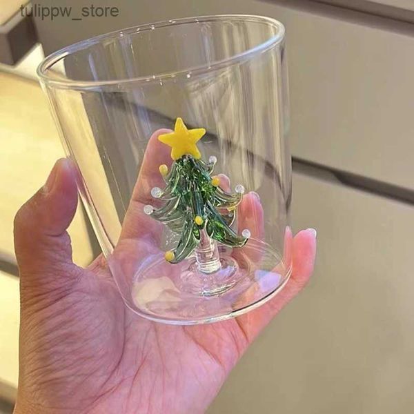 Weingläser, Weihnachtsweingläser, farbiges Glas, Weinbecher, Geschenk, Weihnachtsbaum dekoriert, Milch, Kakaobecher, Zuhause, Weihnachtsfeier, Getränketrinkgeschirr, L240323