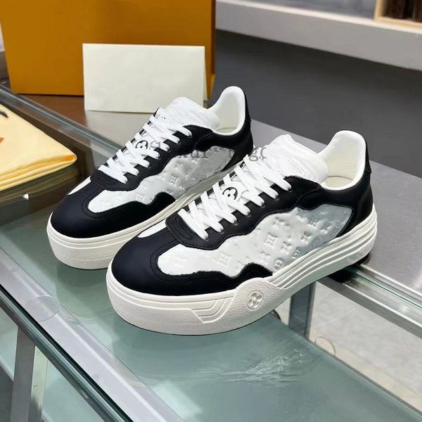 Designer sneakers groovy sneaker da donna scarpe pianeggianti classiche trainnose da stampa in rilievo in bianco e nero in bianco e nero 3.20 03