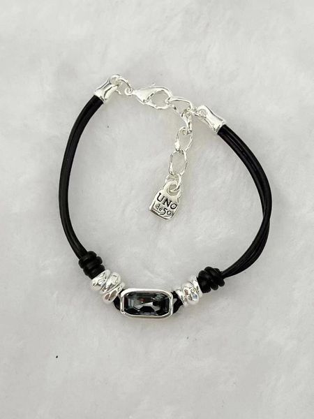 Charm-Armbänder 2024 UNOde50 Spanien Hochwertige Edelsteine Exquisites Lederseil Damenarmband Romantischer Schmuck Geschenkbeutel