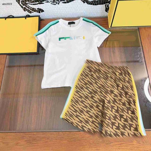 Классика Детская дизайнерская одежда Летняя сета детские спортивные костюмы размер 110-160 см. Мальчики красочная писем вышивая футболка и шорты 24 марта