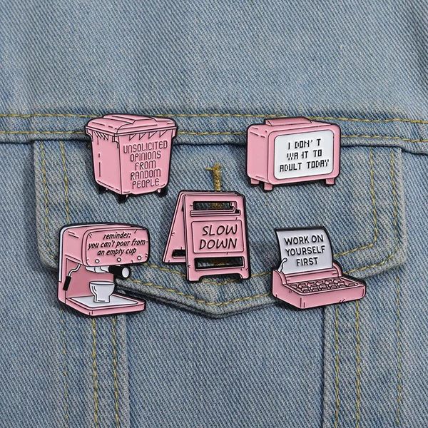 Lustige rosa Serie Müll Computer Wasserspender Emaille Pins Retro niedliche Cartoon Broschen Revers Abzeichen Schmuck Rucksack Kleidung
