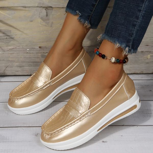 Scarpe da donna 2022 sneaker oro sliver sliver sneaker su mocassini PU scarpe vulcanizzate da donna casual zeppe mocassine plus size