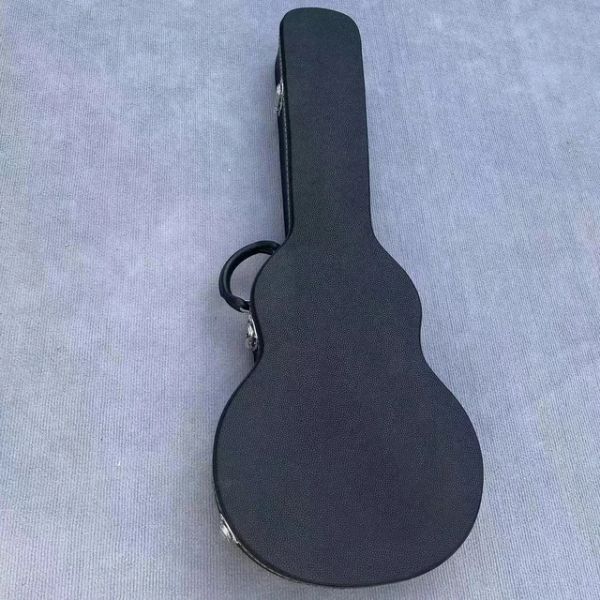 Chitarra Invia gratuitamente il link per la vendita del guscio rigido della chitarra entro 3 giorni SDE
