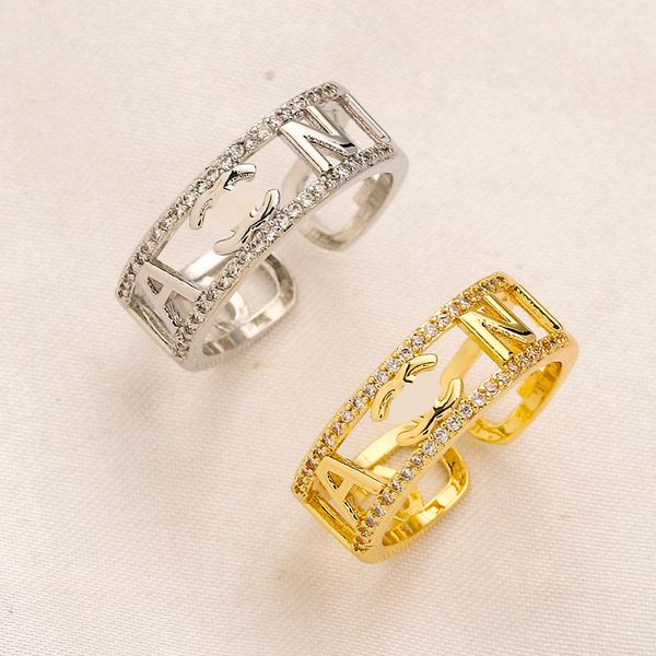 Toptan 20 Style Lüks Retro Tasarımcı Yüzüğü 18K Altın Kaplama Kadınlar Erkekler Mektup Zarif Stil Yüzük Düğün Partisi Hediye Takı Açık Ayarlanabilir Yüksek Kalite