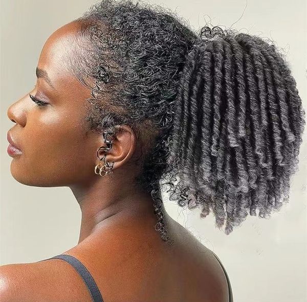 Kurzes, lockiges graues Dreadlock-Pferdeschwanz-Haarteil mit Kordelzug zum Anklipsen, lockiges, verworrenes Afro-Pferdeschwanz-Puff-Bun-Hochsteckfrisur-Chignon-Haarteil-Verlängerung für schwarze Frauen