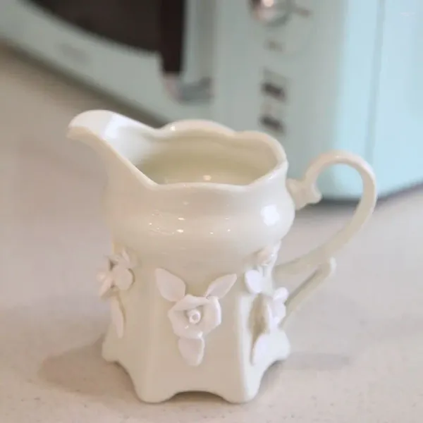 Vasi Vaso per latte in ceramica in stile europeo Rilievo tridimensionale Disposizione floreale classica Vaso piccolo decorativo a doppio scopo