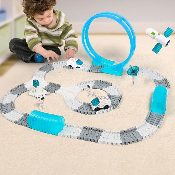 332pcs DIY Havacılık Tema Araba ve Tren Track Seti Çocuklar İçin Demiryolu Magic Racing Mini Esnek Oyun Hediyeleri Oyuncak 240313