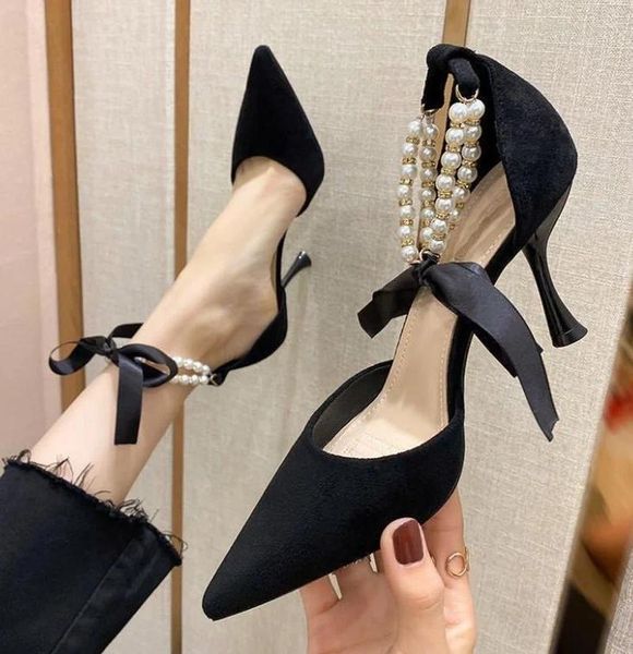 Scarpe eleganti Tacchi alti femminili Tacco a spillo da donna Cinturini alla caviglia con perle Fata Sandali sexy a punta neri Décolleté