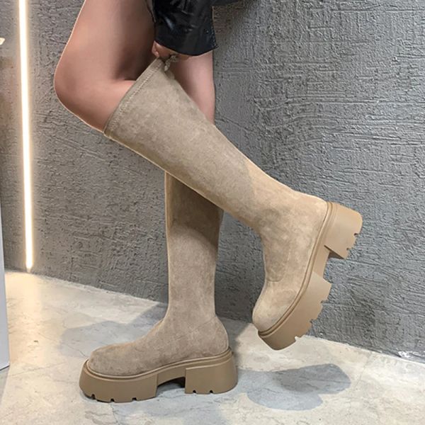 Stivali inverno nuove donne scarpe piattaforme piatti in pelle scamosciata Chelsea Knee High Boots Designer 2023 Gladiator Punk Boots Walking Motorcycle Botas