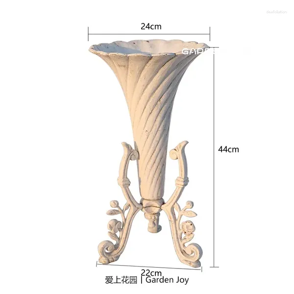 Vasos decorativos vaso de flor de ferro fundido europeu com decoração de sala de suporte de três pés