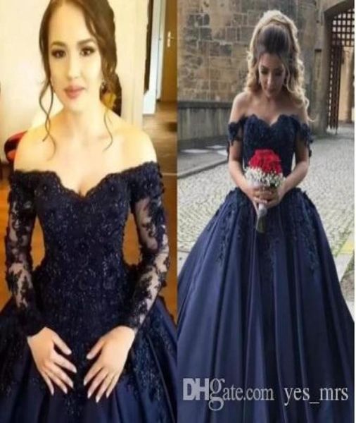 2020 Темно-синие платья Quinceanera Бальное платье с открытыми плечами 3D Цветочные кружевные аппликации из бисера с скользящим шлейфом Атласный корсет Выпускной вечер Go6814632