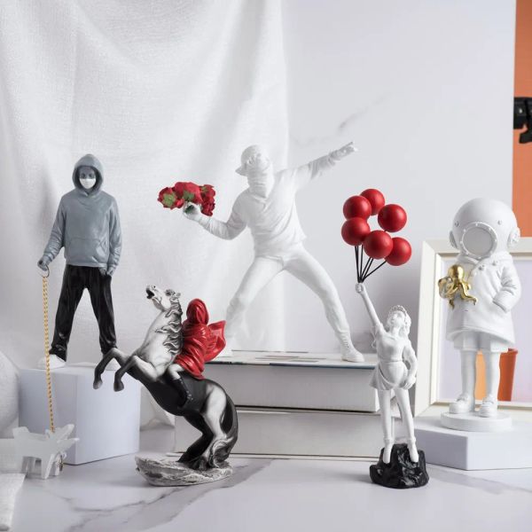 Skulpturen Banksy Skulpturenkollektion Blumenwerferstatue Pop Art Moderne Ballonmädchenfigur Büro Heimdekoration Zubehör Straße