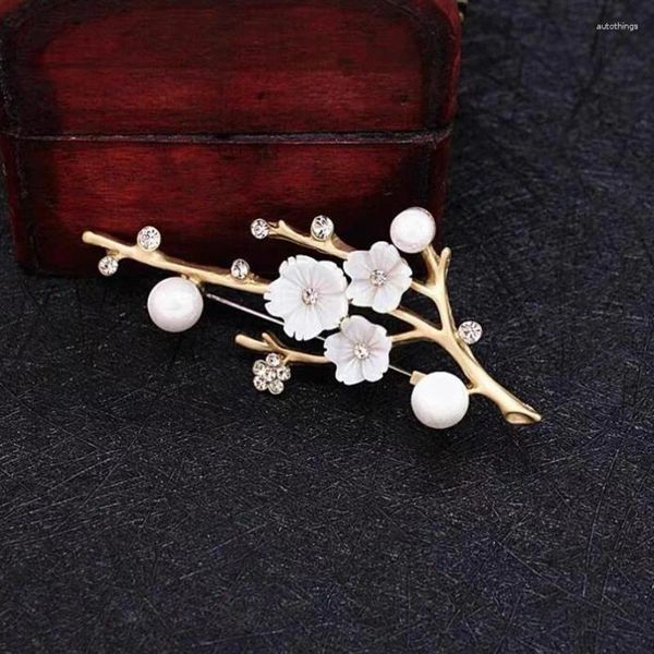Spille Perni di fiori di pruno fatti a mano Spilla di perle vintage da donna Accessori di abbigliamento per gioielli per bouquet di nozze