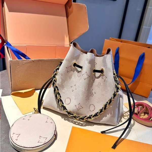 24SS Damen-Luxus-Designer-Eimertasche mit weißer Blume, Damen-Handtasche, Umhängetasche, Umhängetasche, kommt mit einer runden Reißverschluss-Münze P Qowl