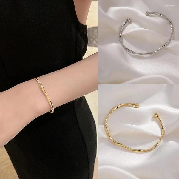 Armreif 2024 Mode Öffnung Gold Farbe Glänzend Twisted Armband Für Frauen Weibliche Minimalistischen Stil Charme Manschette Schmuck