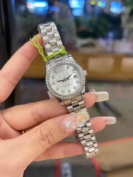 2024 Novas Senhoras Relógios Strass Diamante Ouro Mulheres Assista Designer Relógios de Pulso 316L Toda Banda de Aço Inoxidável 28mm À Prova D 'Água para Mulheres Presente do Dia dos Namorados