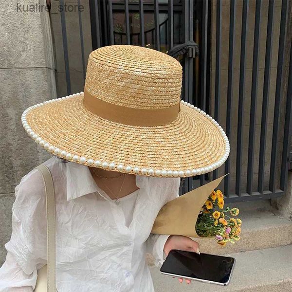 Ampla borda chapéus balde chapéus elegante artesanal chapéu de palha natural para mulheres bandage fita gravata pérola aba larga chapéu de sol derby proteção solar verão praia bonés l240322
