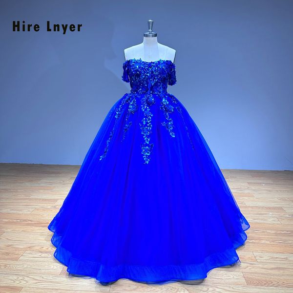 Mieten Sie Lnyer Sweetheart Neck Short Sleeve Lace Up Back Sparkly Beads Pailletten 3D Flowers Shiny Blue Quinceanera Dresses Real Office Photos Video