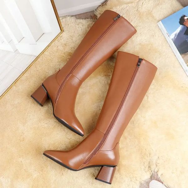 Stiefelschuhe für Frau Langes Winter Knie hohe Schaftschachtschuhschuhe Leder Frauenstiefel Fell braun spitzer Chic und elegante Mode 2023