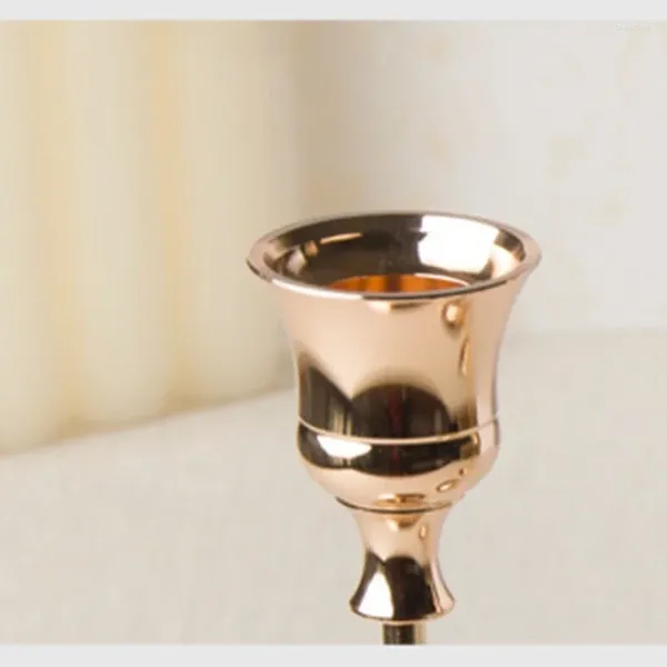 Portacandele Candeliere in oro europeo come set di tre pezzi di ornamenti in metallo Gioielli per matrimoni romantici a lume di candela per famiglie