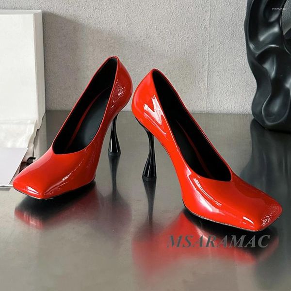 Scarpe eleganti In vernice rossa lucida Punta quadrata Bicchieri da vino Tacco Marchio da donna per feste di alta qualità per tutte le stagioni