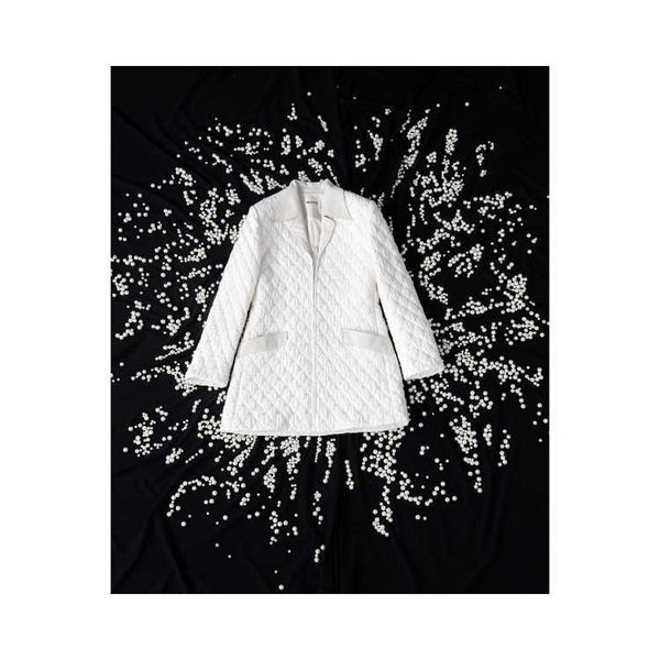 Giacca blazer da donna di alta qualità Giacca trapuntata Suzy di colore bianco con tasche Tessuto trapuntato in cotone organico Whiteant Vietnam