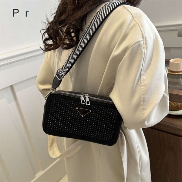 Omuz çantası üst tasarımcı moda basit bahar yeni parlak elmas kadın çanta kakma telefon basitleştirilmiş tek Koreli banliyö crossbody küçük kare çanta